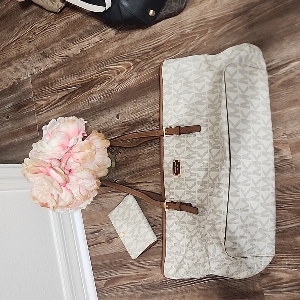 MK purse and wallet